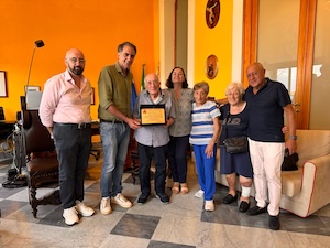 Sorrento. Il sindaco premia la famiglia di giocattolai Esposito