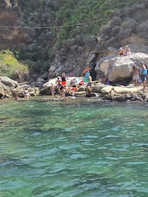 Sorrento. Si tuffa alla Regina Giovanna, turista riporta trauma cranico