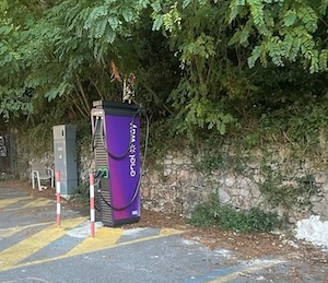 Vico Equense. Attive tre colonnine per la ricarica elettrica veloce