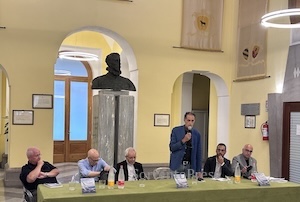 Sorrento. Grande partecipazione alla presentazione del libro sul Santa Rosa di Salvatore Dare. E il sindaco annuncia passi in avanti per la nascita del parco Giò Giò Antonetti – foto –