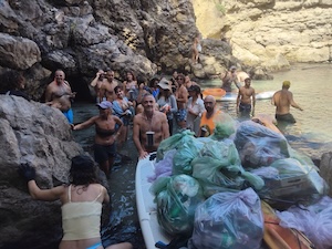 Sorrento. Giornata ecologica alla Regina Giovanna, rimossi 20 sacchi di rifiuti